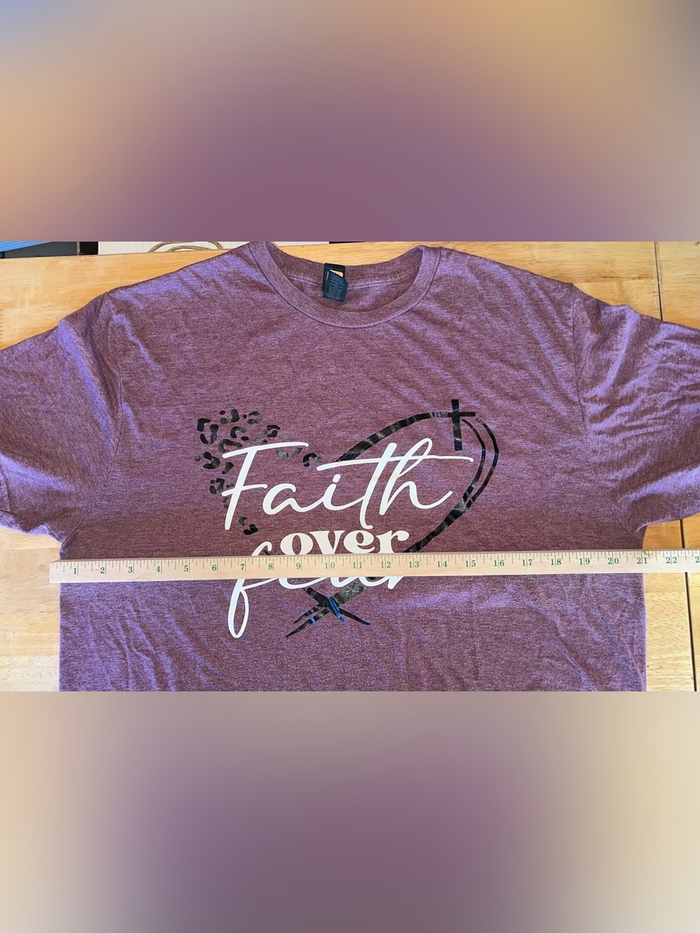 Gilden Purple Faith Graphic Tee Sz. Large